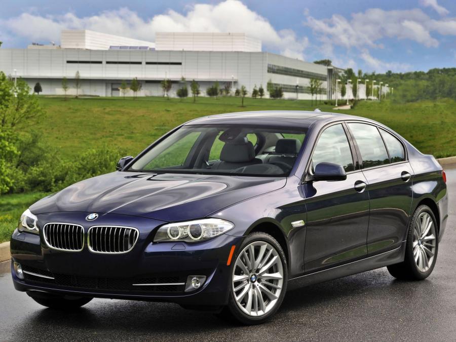  BMW 550i Sedan 2010 года  (US) (фото 1 из 16)